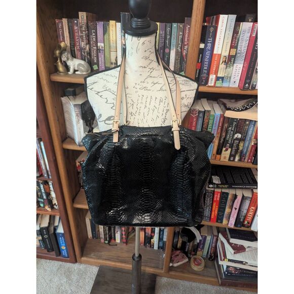 Michael Kors Black Patent Embossed Python Jet Set Tote 4MK124 Preowned - Picture 2 of 6